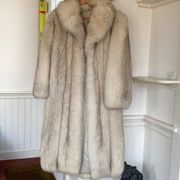 Silver Fox Coat - Picture 16 of 16